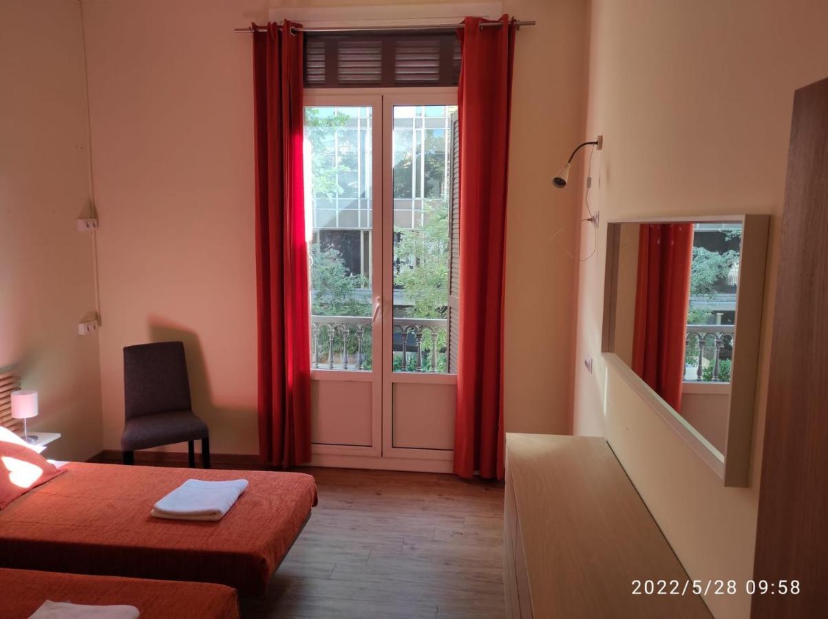 Barcelona Central Garden Hostal מראה חיצוני תמונה