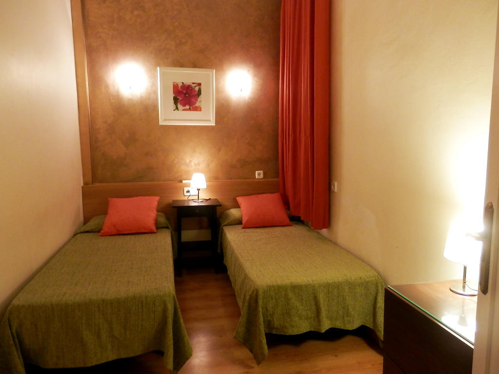 Barcelona Central Garden Hostal חדר תמונה