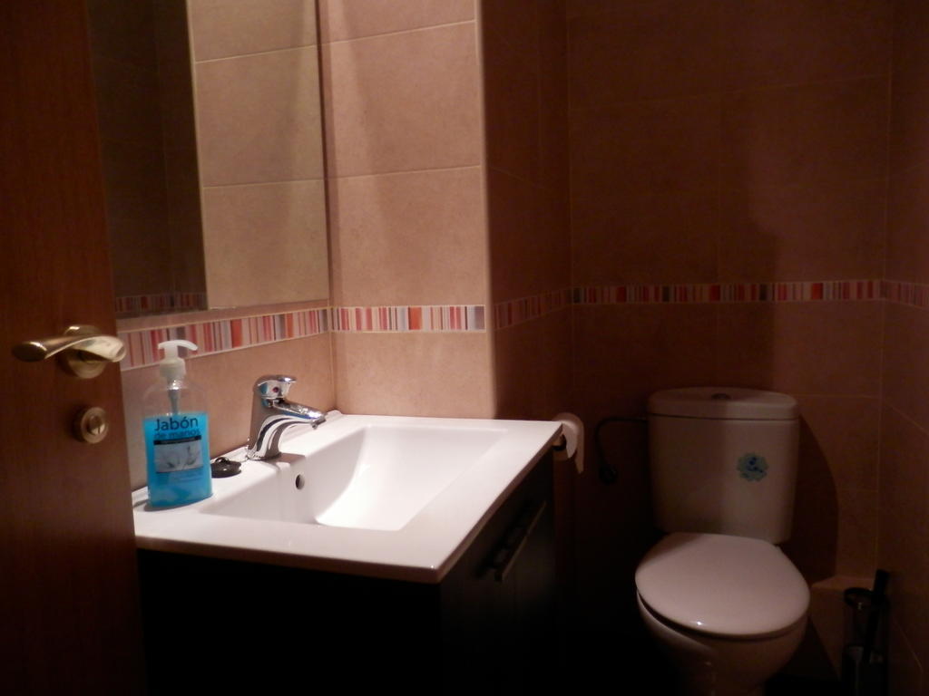 Barcelona Central Garden Hostal מראה חיצוני תמונה