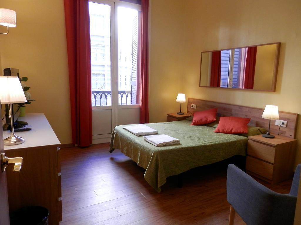 Barcelona Central Garden Hostal מראה חיצוני תמונה
