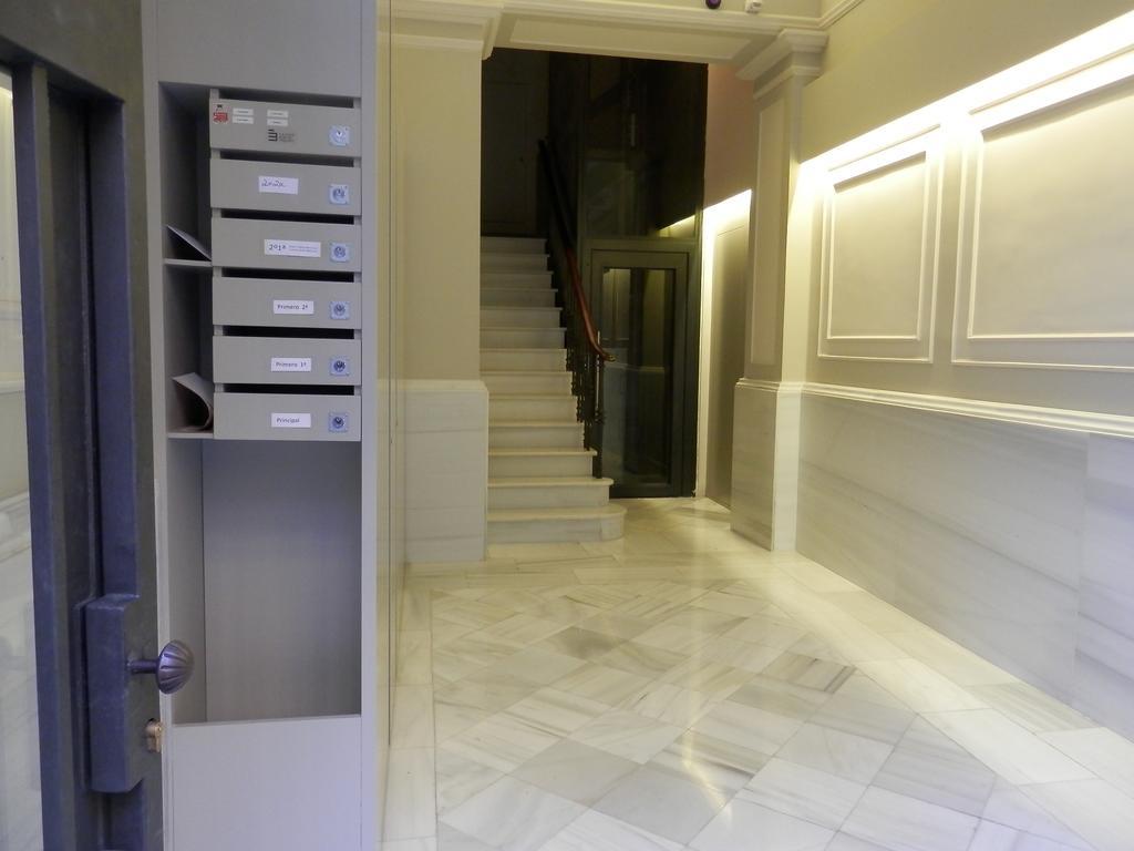 Barcelona Central Garden Hostal מראה חיצוני תמונה