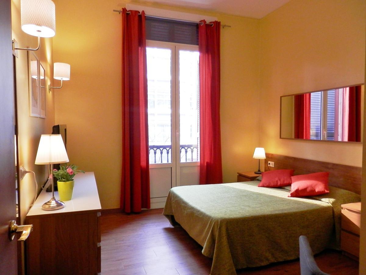 Barcelona Central Garden Hostal מראה חיצוני תמונה