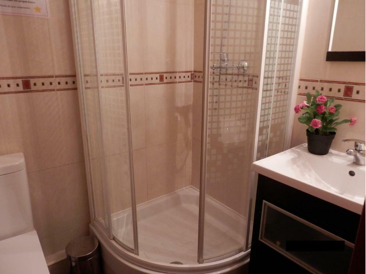 Barcelona Central Garden Hostal מראה חיצוני תמונה